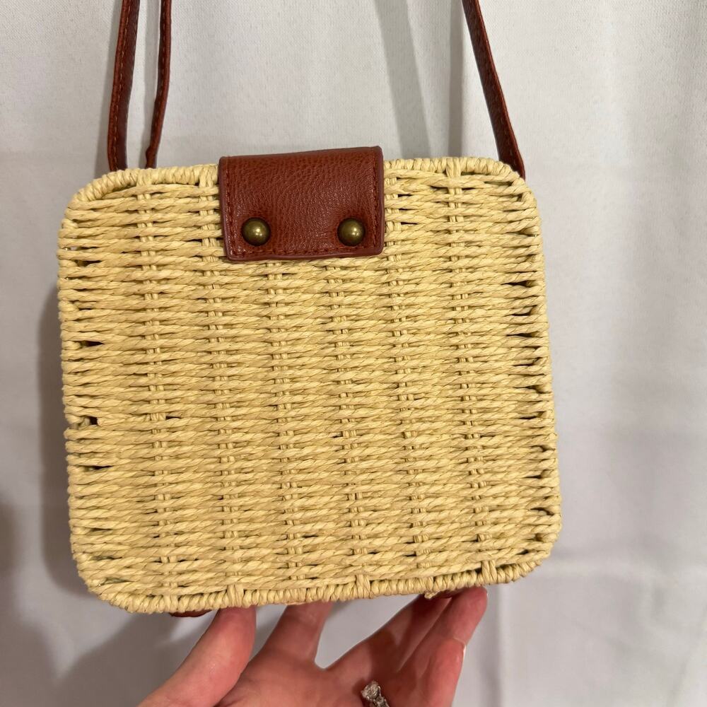 Women's Straw Square Wicker Crossbody Bag Summertime Picnic Vibes - Picture 2 of 9